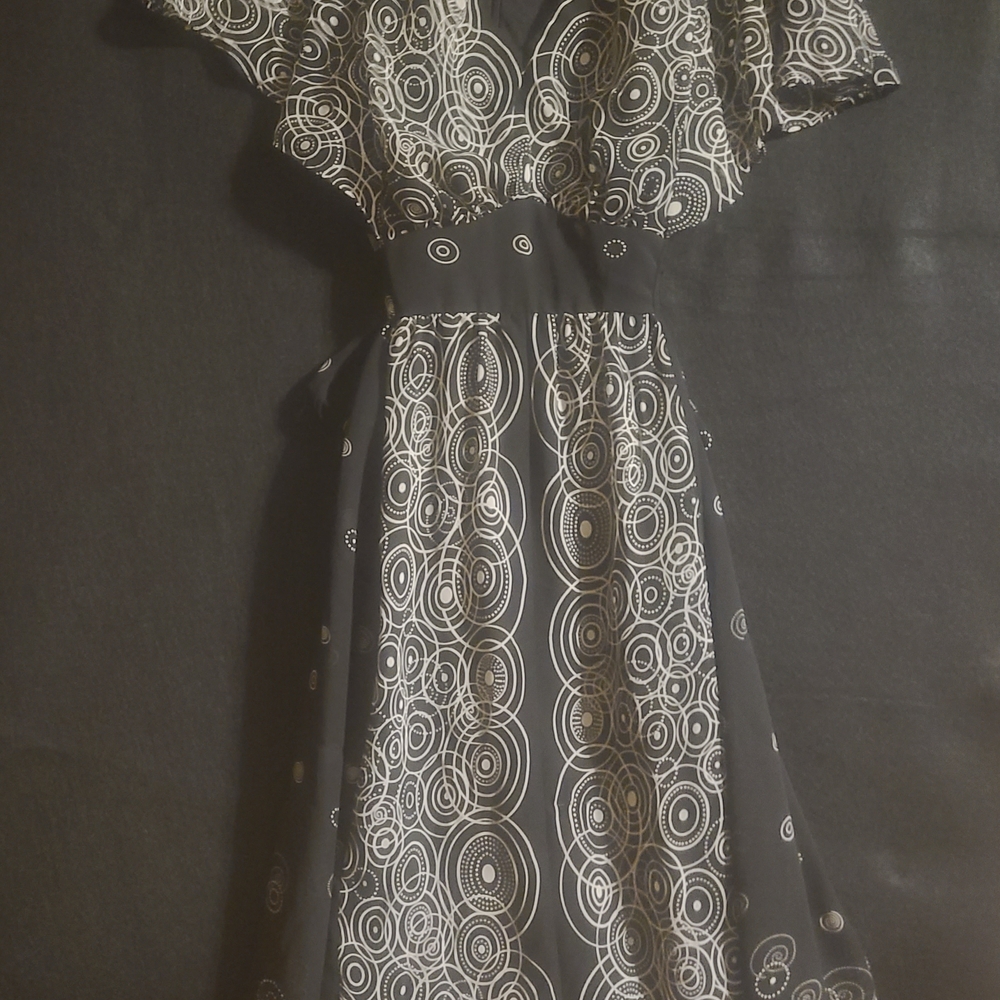 Black & White Circle-Print Maxi Dress with Waist Tie